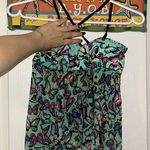 🩵3/$20🩵 BUTTERFLY MESH CRISS CROSS TANK TOP - Picture 6 of 7
